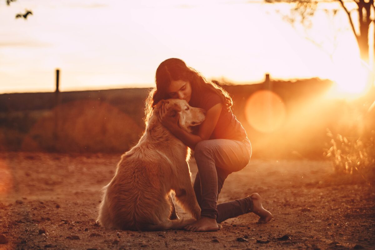 Ways to Help a Friend Grieve the Loss of a Pet